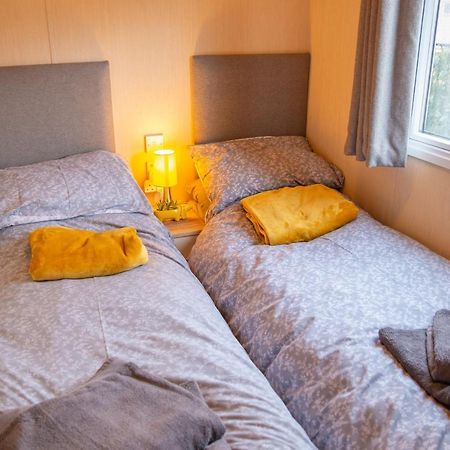 Luxury Lancaster Lodge - The Best Hot Tub Getaway! 塔特舍尔 外观 照片
