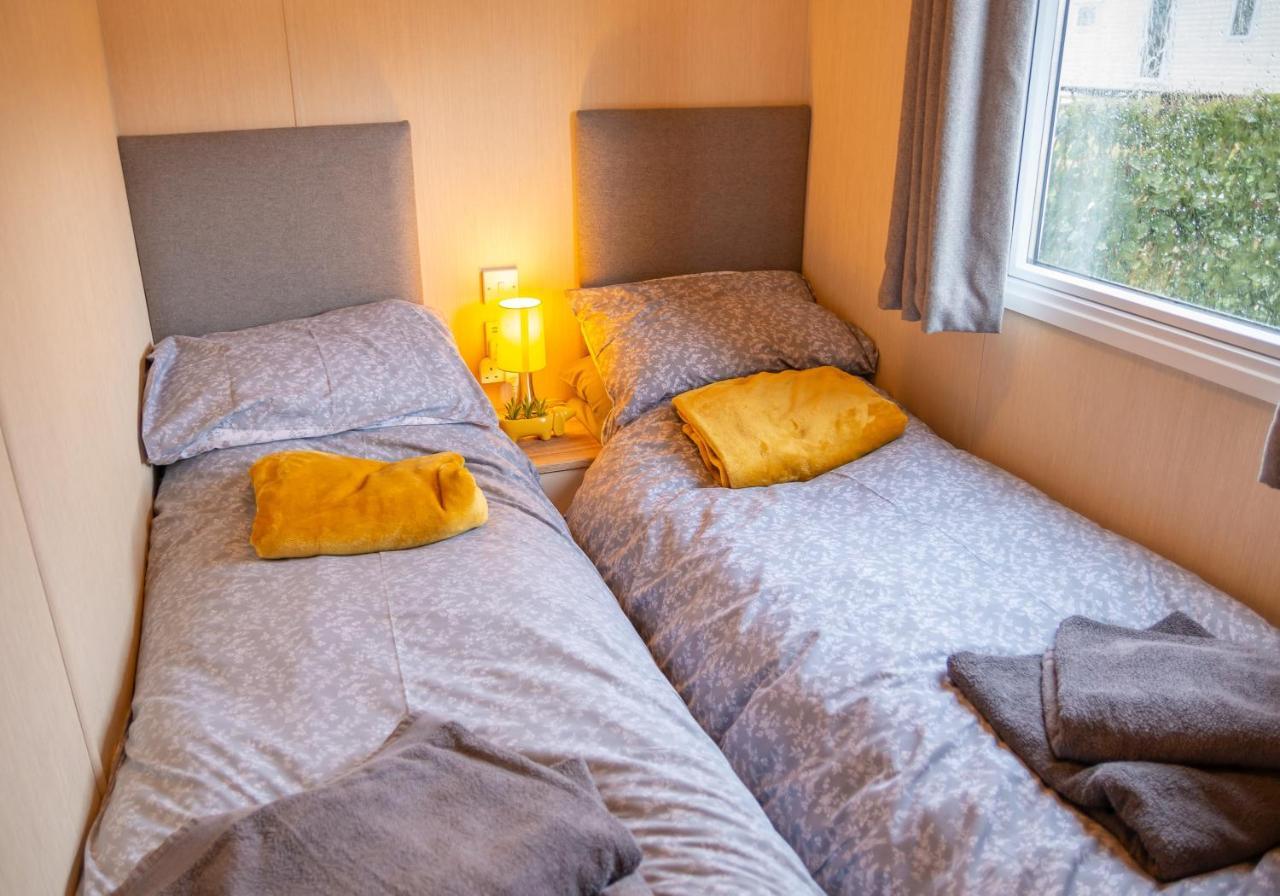 Luxury Lancaster Lodge - The Best Hot Tub Getaway! 塔特舍尔 外观 照片