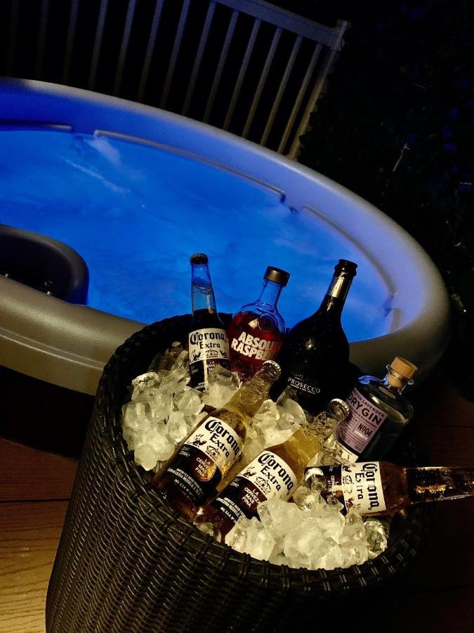 Luxury Lancaster Lodge - The Best Hot Tub Getaway! 塔特舍尔 外观 照片