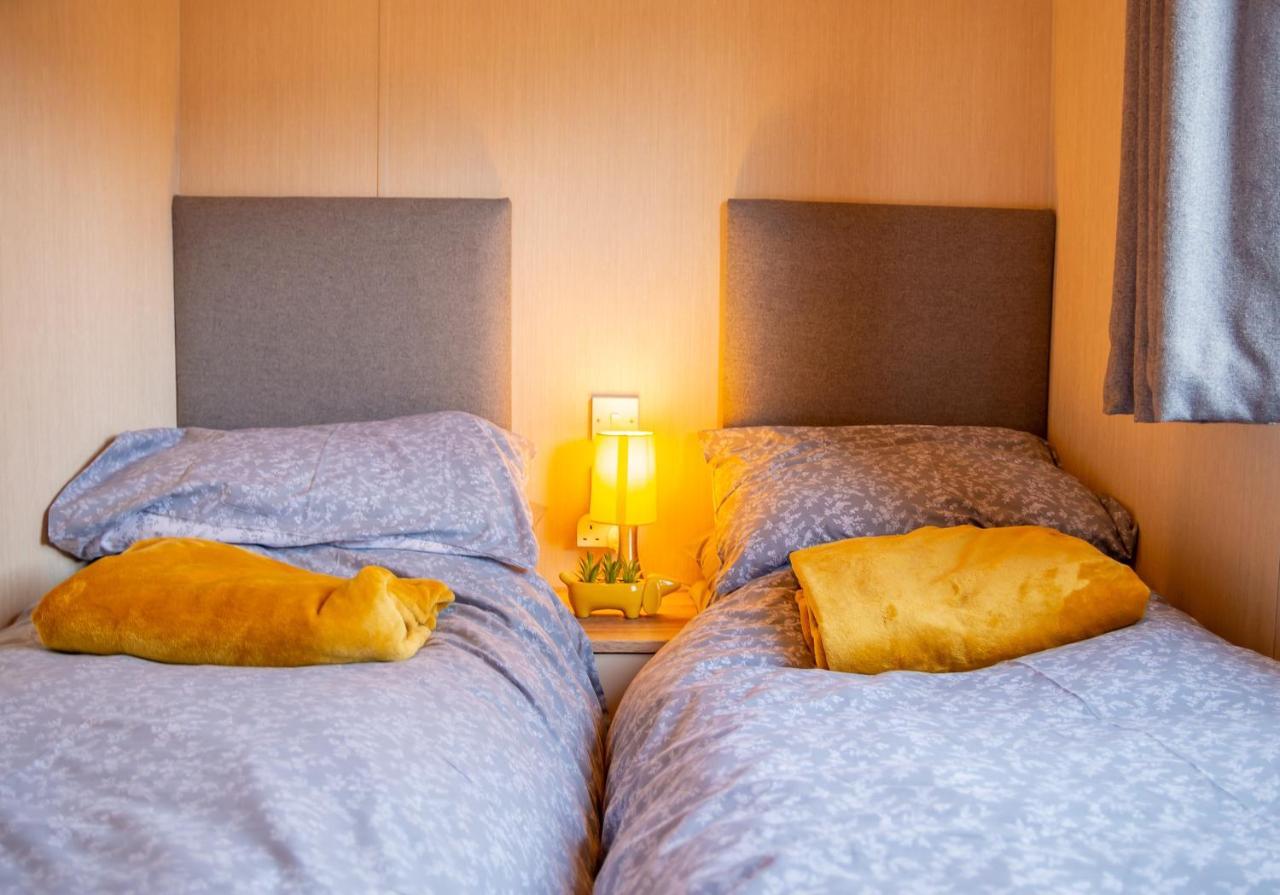 Luxury Lancaster Lodge - The Best Hot Tub Getaway! 塔特舍尔 外观 照片