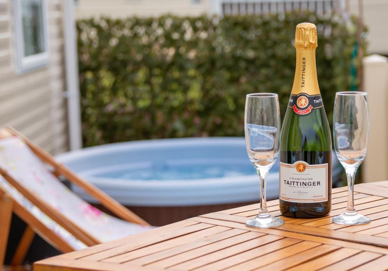 Luxury Lancaster Lodge - The Best Hot Tub Getaway! 塔特舍尔 外观 照片