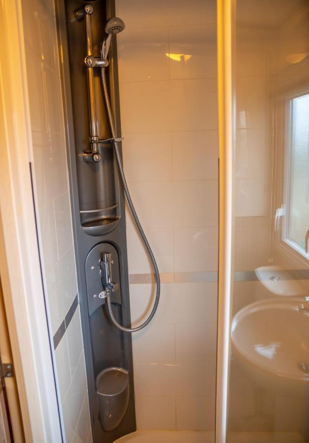 Luxury Lancaster Lodge - The Best Hot Tub Getaway! 塔特舍尔 外观 照片