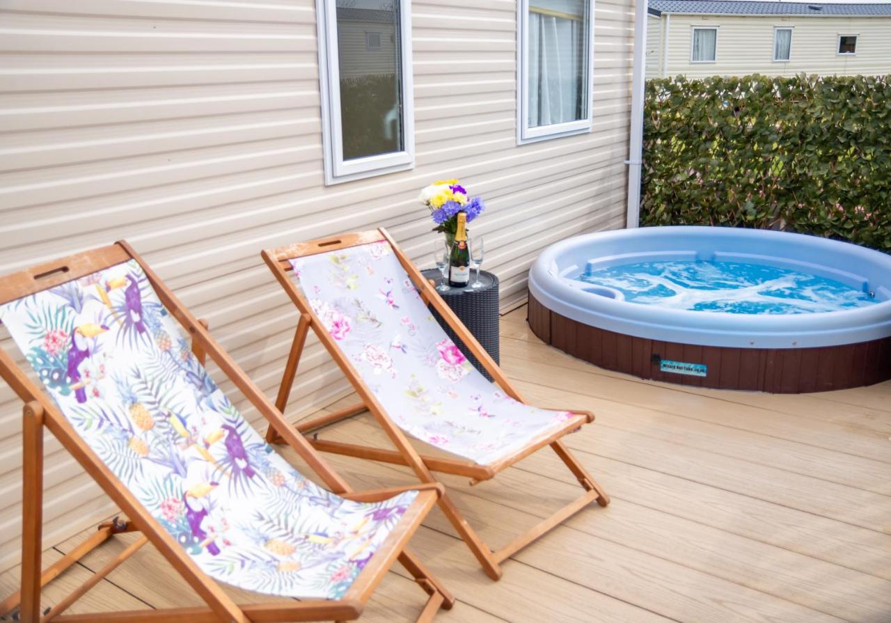 Luxury Lancaster Lodge - The Best Hot Tub Getaway! 塔特舍尔 外观 照片