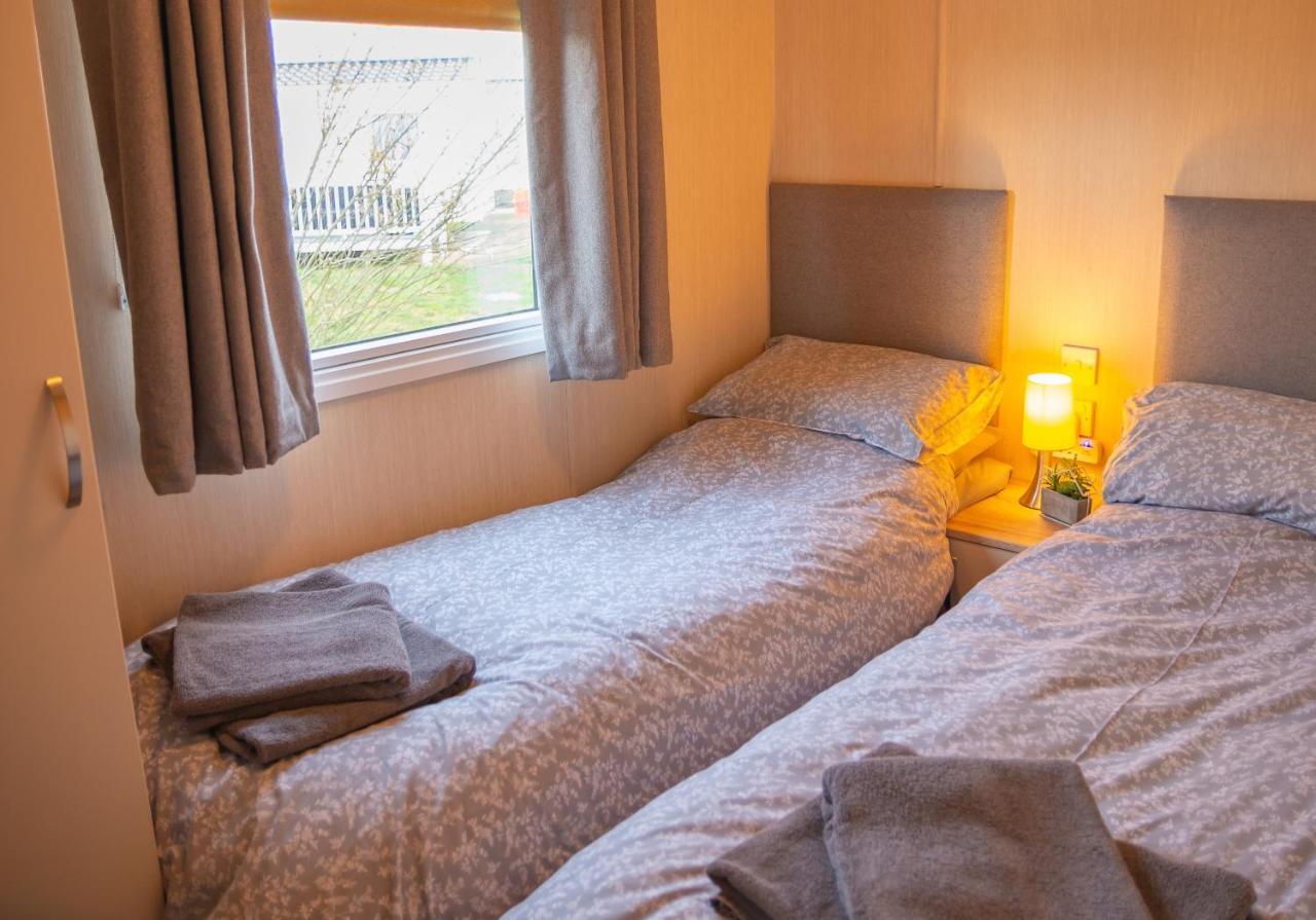 Luxury Lancaster Lodge - The Best Hot Tub Getaway! 塔特舍尔 外观 照片